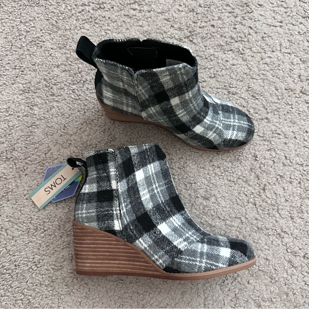 Toms Clare Black Grey Plaid Ankle Wedge Boots Womens 6